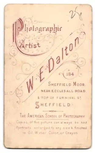 Fotografie W. E. Dalton, Sheffield, 184 Sheffield Moor, Porträt eines Mannes im Anzug