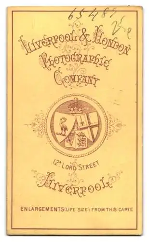 Fotografie Liverpool & London Photographic Company, Liverpool, Lord Street 12A, Zwei Frauen in eleganter Kleidung