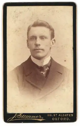 Fotografie J. Sumner, Oxford, St Aldates 110, Porträt eines jungen Mannes