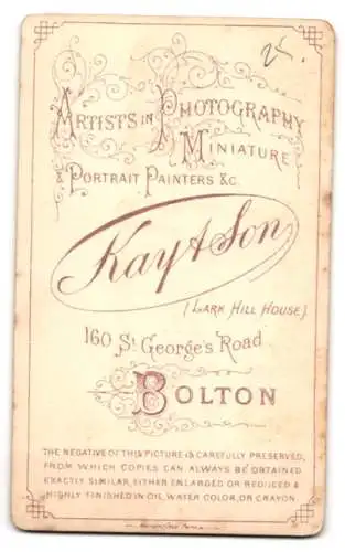 Fotografie Kay & Son, Bolton, St. George`s Road 160, Frau in elegantem Kleid mit Büchern