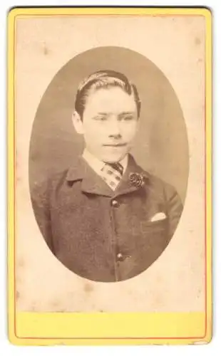 Fotografie H.G. Downes, Aston, Porträt eines jungen Mannes