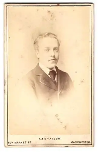 Fotografie A. & G. Taylor, Manchester, 60a Market Street, Porträt eines jungen Mannes