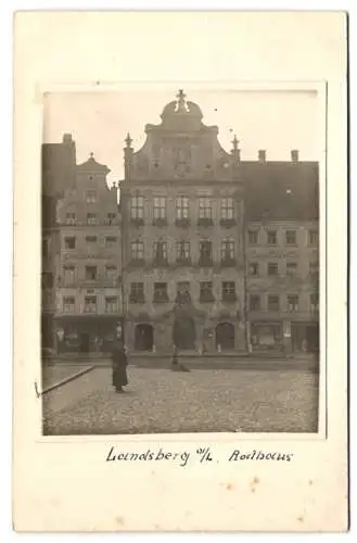 Fotografie unbekannter Fotograf, Ansicht Landsberg / Lech, Rathaus und Geschäftshäuser