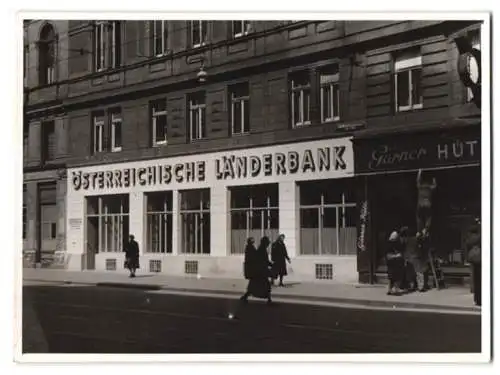 Fotografie unbekannter Fotograf, Ansicht Wien, Wallensteinstrasse, Laden Gärner Hüte & Österreichische Länderbank