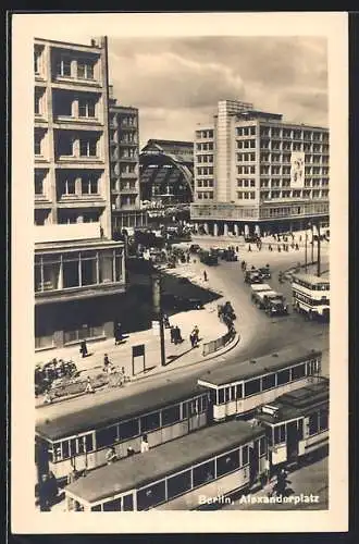 AK Berlin, Alexanderplatz, mit Strassenbahn und Passanten