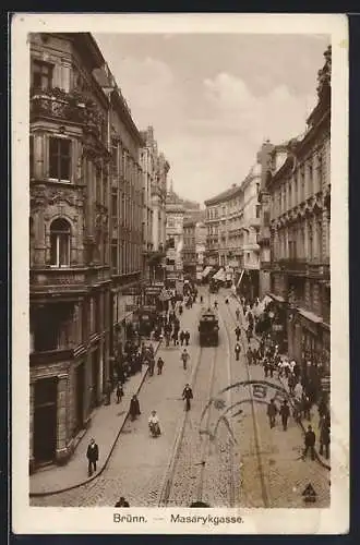 AK Brünn / Brno, Masarykgasse mit Geschäften, Strassenbahn