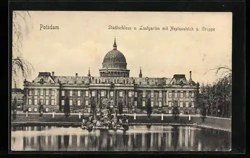 AK Potsdam, Stadtschloss und Lustgarten mit Neptunsteich und Gruppe