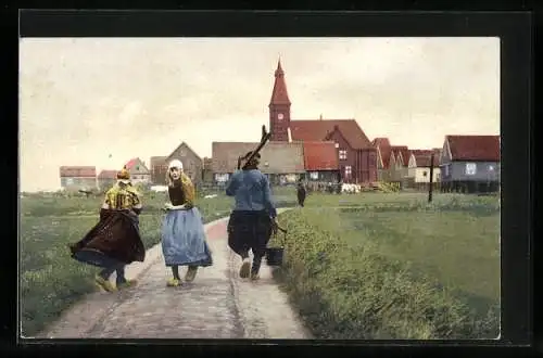 Künstler-AK Photochromie Nr. 1416: Marken, niederländische Bauern mit Tragejoch auf dem Weg zum Ort