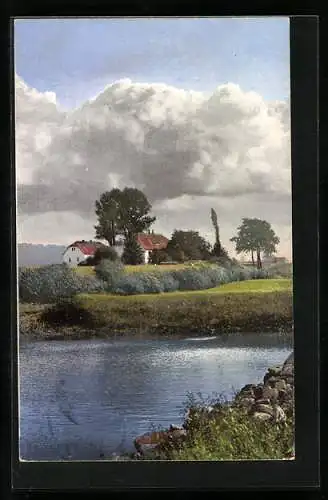 Künstler-AK Photochromie Nr. 1298: Im Vordergrund ein Teich, dahinter einzelne Wohnhäuser