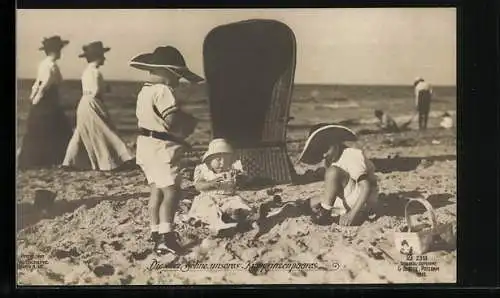 AK Die Söhne des Kronprinzenpaares Wilhelm von Preussen am Strand