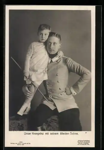 AK Unser Kronprinz Wilhelm von Preussen in Uniform mit seinem ältesten Sohn