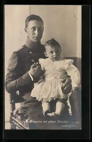 AK Kronprinz Wilhelm von Preussen mit seinem Söhnchen auf dem Schoss