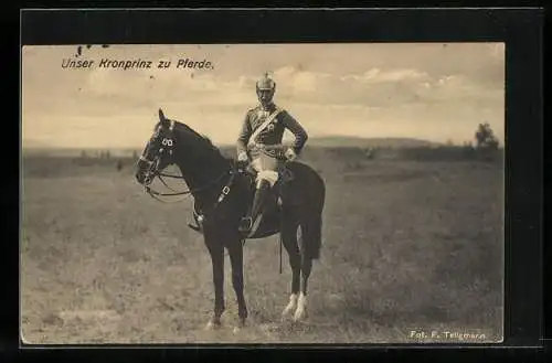 AK Kronprinz Wilhelm von Preussen mit Pickelhaube und Degen zu Pferd