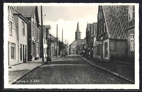 AK Freiburg a. d. Elbe, Strassenpartie mit Blick auf die Kirche