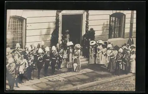 AK Mitglieder der kaiserlichen Familie in Uniform nebst ihren Frauen