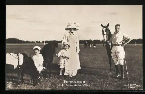 AK Kronprinzenpaar mit den beiden ältesten Söhnen, Kronprinzessin Cecilie