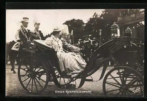 AK Kronprinzenpaar im Pferdewagen, Kronprinzessin Cecilie