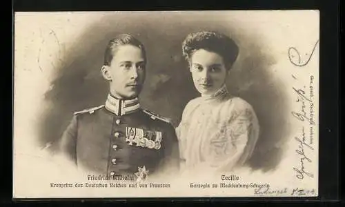 AK Portraits Kronprinz Wilhelm von Preussen in Uniform mit Orden und seine Braut Herzogin Cecilie zu Mecklenburg