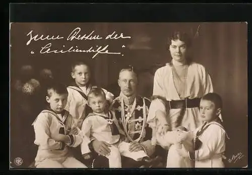 AK das Kronprinzenpaar von Preussen mit seinen Söhnen in Matrosenanzug, Teddy