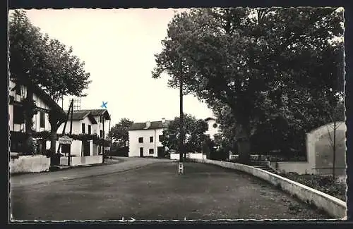 AK St-Pée-sur-Nivelle, Ibarron, Les Hotels et le Fronton