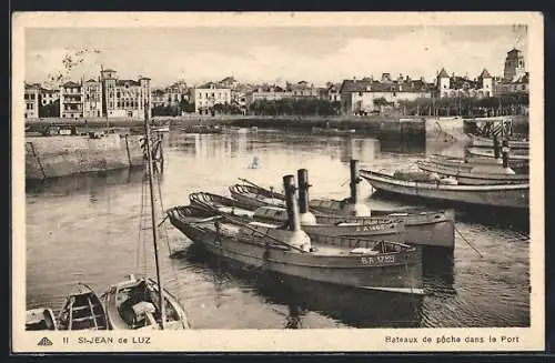 AK Saint-Jean-de-Luz, Bateaux de peche dans le Port