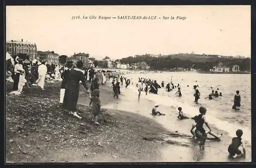 AK Saint-Jean-de-Luz, Sur la Plage