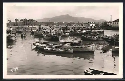 AK Saint-Jean-de-Luz, Vue sur le Port