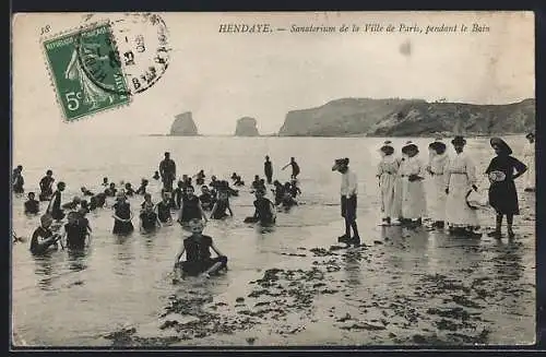 AK Hendaye, Sanatorium de la Ville de Paris, pendant le Bain