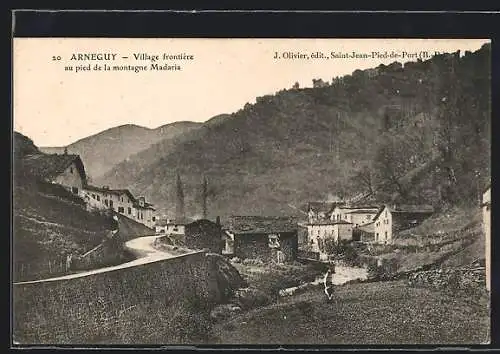 AK Arneguy, Village frontière au pied de la montagne Madaria