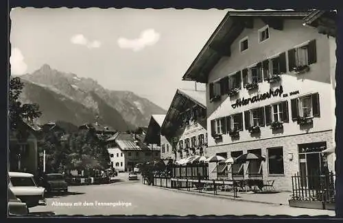 AK Abtenau, Strassenansicht mit Abtenauerhof und dem Tennengebirge