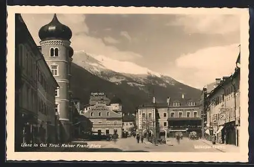 AK Lienz, Kaiser-Franz-Platz mit Hotel Post, Café Zentral und Hotel Schwarzer Adler