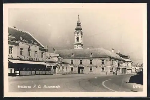 AK Stockerau, Hauptstrasse mit Gasthaus zum goldenen Strauss und Cafe Gruber