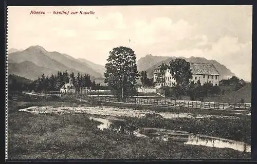 AK Kössen, Gasthof zur Kapelle mit Umgebung und Gebirgspanorama