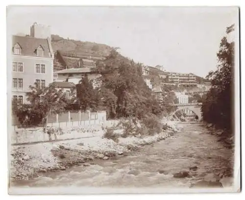 Fotografie unbekannter Fotograf, Ansicht Meran, Gilfpromenade mit Uferpartie