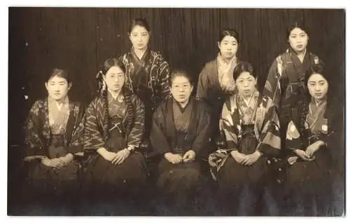 Fotografie asiatische Volkstypen, Japan, japanische Frauen tragen Kimono