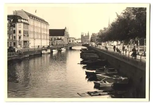 Fotografie unbekannter Fotograf, Ansicht Kopenhagen - Köbenhavn, Promenade & Gebäudeansichten