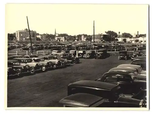 Fotografie unbekannter Fotograf, Ansicht Schenectady / NY, Parkplatz beim General Electric Werk