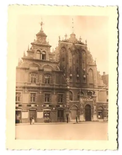 Fotografie Görner, Dresden, Ansicht Reval - Tallinn / Estland, Gebäudeansicht mit verzierter Fassade