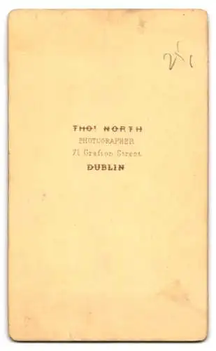 Fotografie T. North, Dublin, Grafton Street 71, Eleganter Herr mit Spazierstock