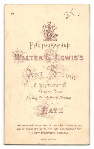 Fotografie W. G. Lewis, Bath, Seymour St 2, Portrait eines bärtigen Mannes