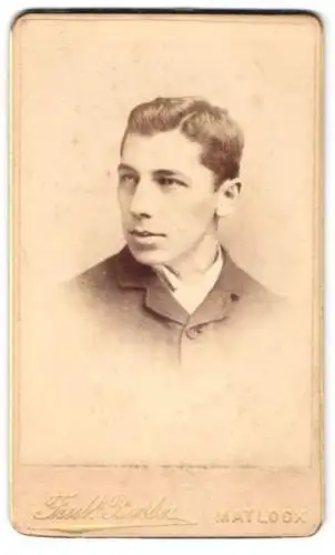 Fotografie Fredk Barber, Matlock, Portrait eines jungen Mannes