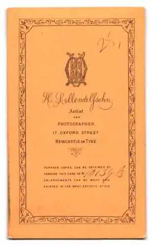 Fotografie H.S. Mendelssohn, Newcastle, 17 Oxford Street, Porträt einer Frau