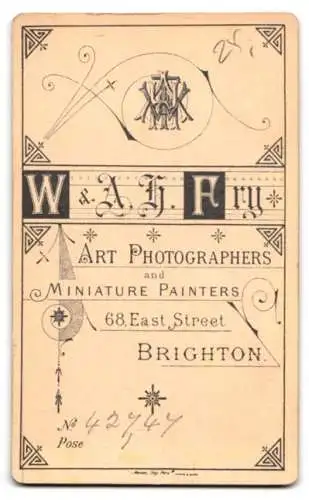 Fotografie W. & A. H. Fry, Brighton, East Street 68, Porträt einer älteren Dame