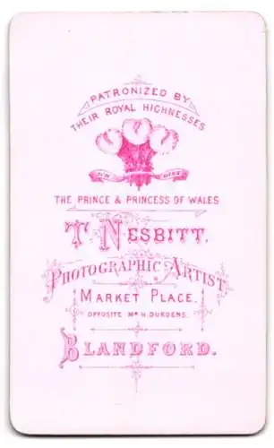 Fotografie T. Nesbitt, Blandford, Market Place, Porträt eines eleganten Herrn im Anzug