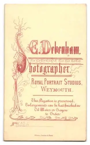 Fotografie E. Debenham, Weymouth, Royal Portrait Studios, Porträt eines eleganten Herrn im Anzug