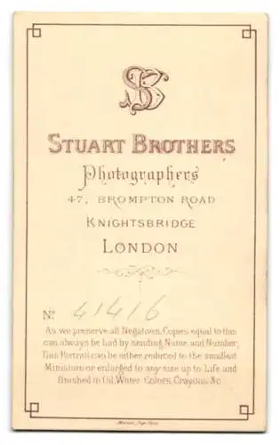 Fotografie Stuart Brothers, London, Brompton Road 47, Porträt eines jungen Mannes