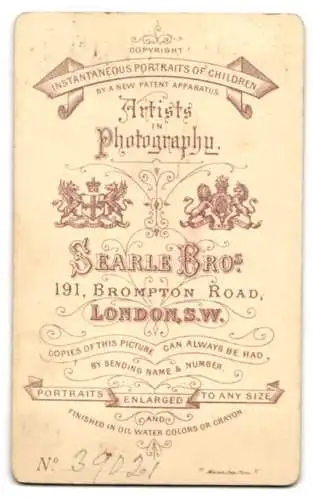 Fotografie Searle Bros., London, 191 Brompton Road, Zwei Frauen in eleganter Kleidung