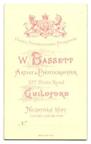 Fotografie W. Bassett, Guildford, Stoke Road 37a, Porträt eines Mannes mit Bart