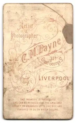 Fotografie C. M. Payne, Liverpool, Great George St 31a, Porträt einer jungen Frau mit hochgestecktem Haar