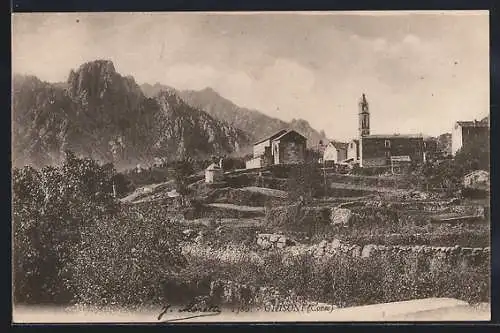 AK Ghisoni, Corse, Bergdorf mit Kirche und Bergen im Hintergrund